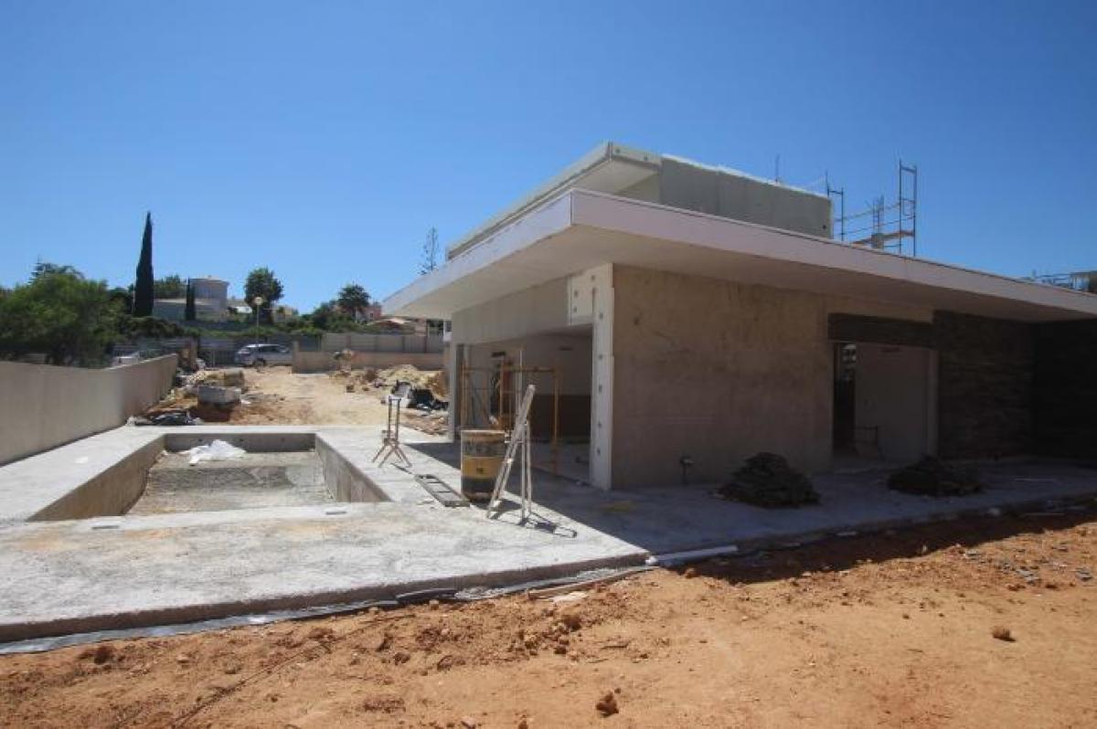 Picture of Villa For Sale in Lagoa, Algarve, Portugal