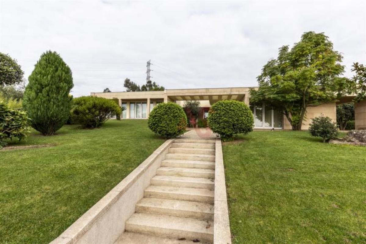 Picture of Home For Sale in Guimaraes, Entre-Douro-e-Minho, Portugal