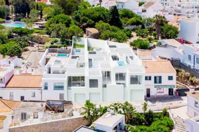 Villa For Sale in Lagoa, Portugal