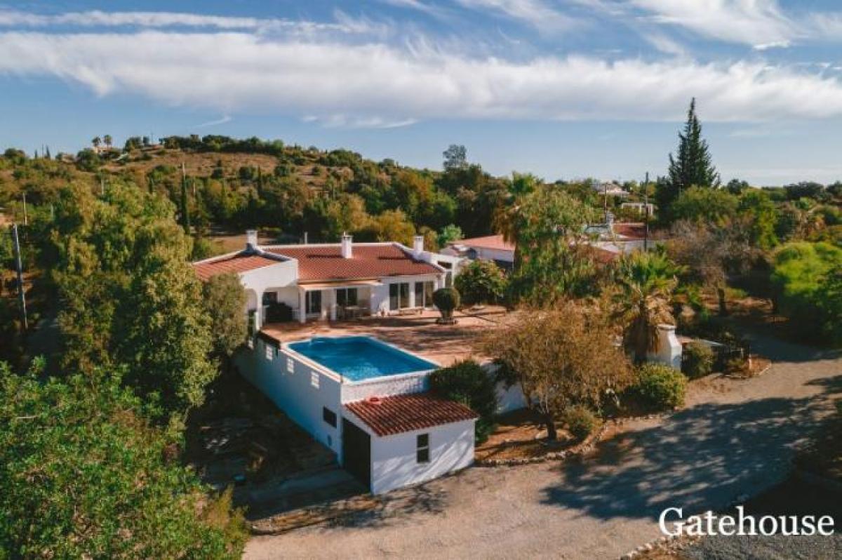 Picture of Villa For Sale in Santa Barbara De Nexe, Faro, Portugal