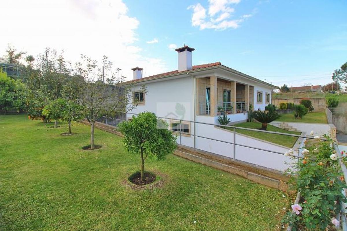 Picture of Villa For Sale in Braga, Entre-Douro-e-Minho, Portugal