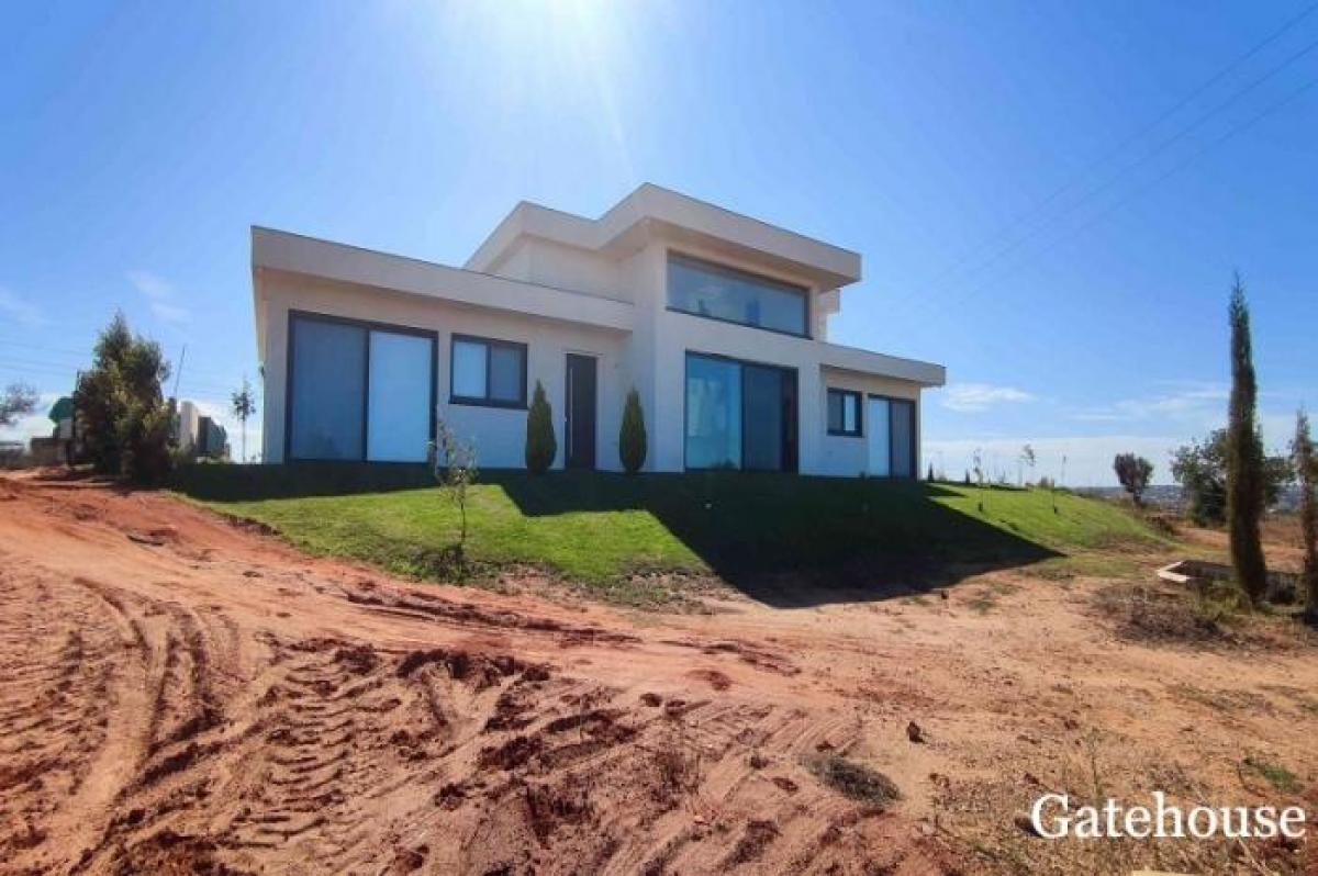 Picture of Villa For Sale in Albufeira, Algarve, Portugal
