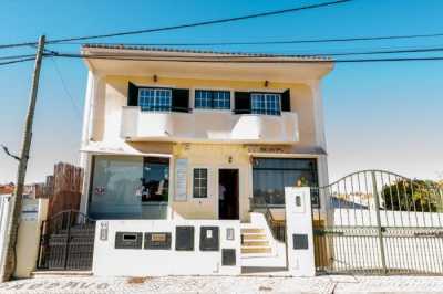 Villa For Sale in Seixal, Portugal