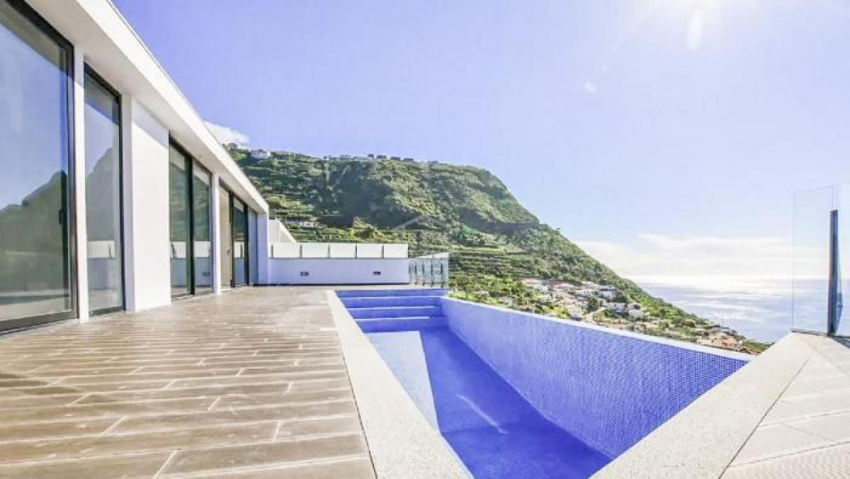 Picture of Villa For Sale in Calheta, Madeira, Portugal