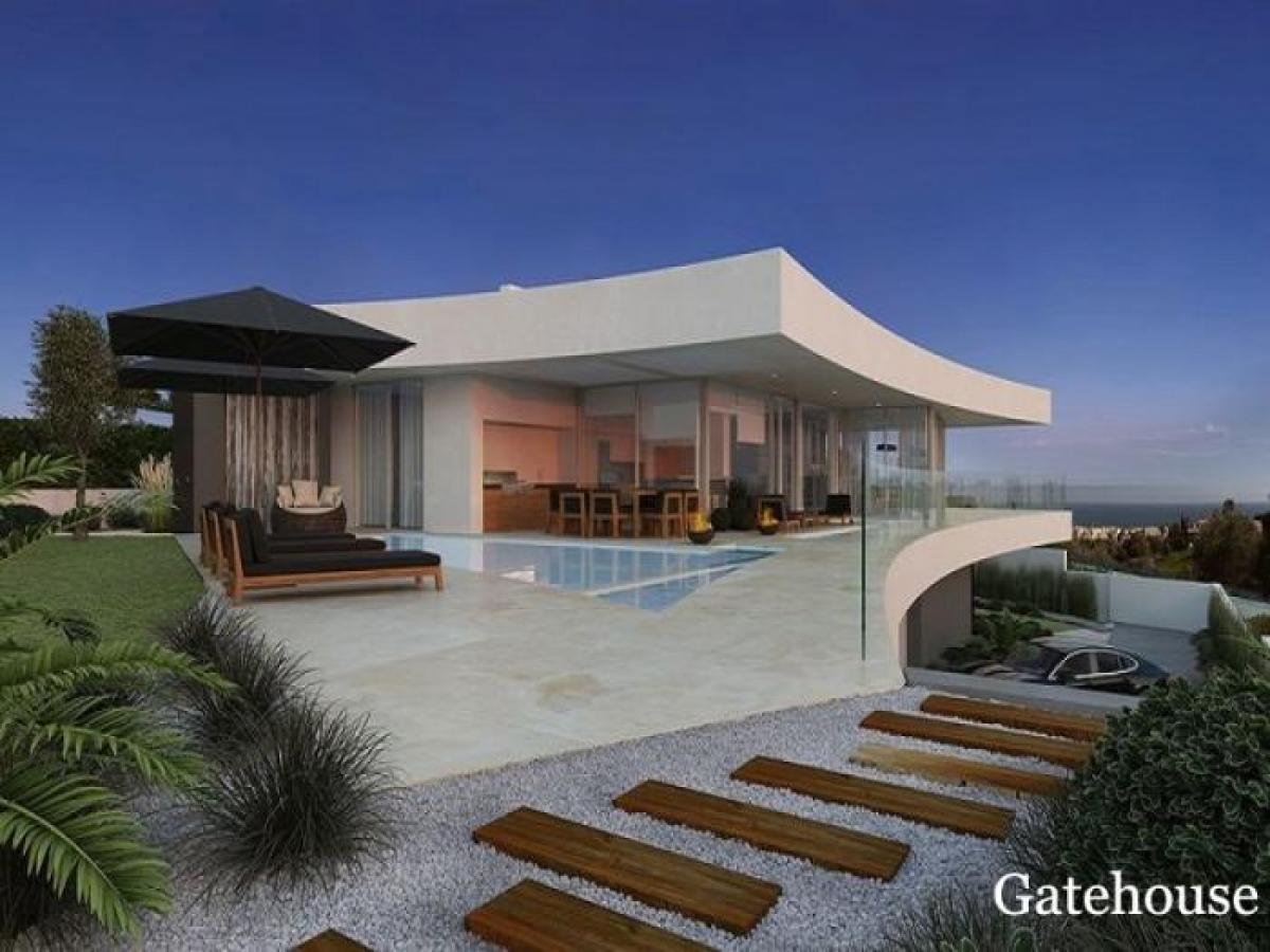 Picture of Villa For Sale in Luz, Algarve, Portugal
