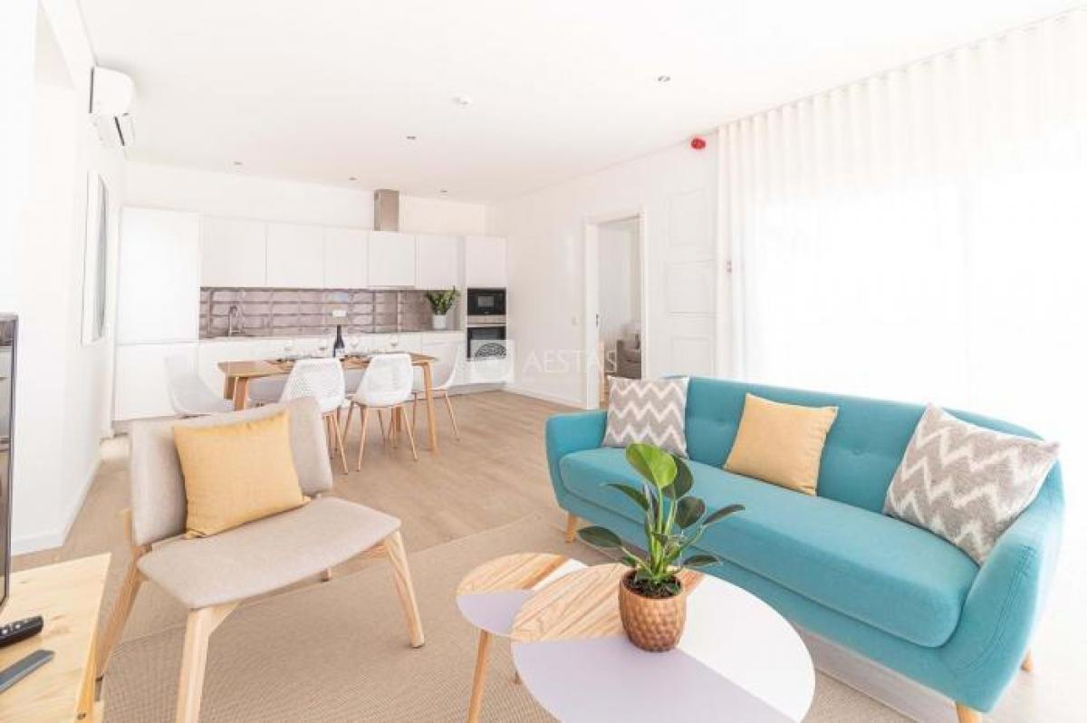 Picture of Villa For Sale in Lagoa, Algarve, Portugal