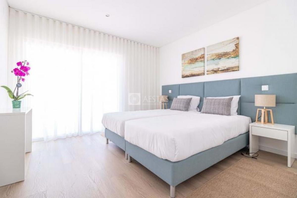 Picture of Villa For Sale in Lagoa, Algarve, Portugal