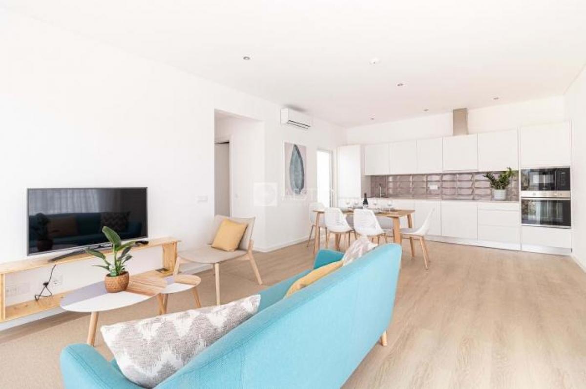 Picture of Villa For Sale in Lagoa, Algarve, Portugal