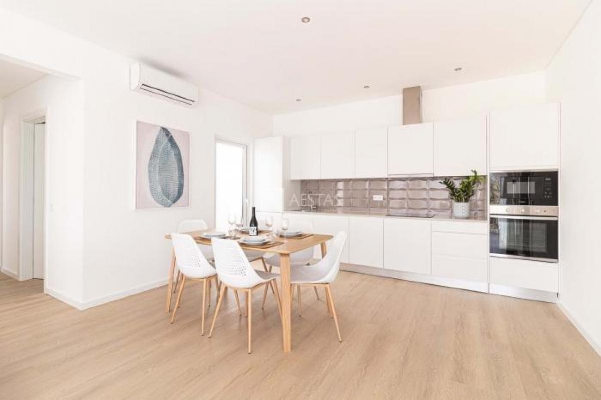 Picture of Villa For Sale in Lagoa, Algarve, Portugal