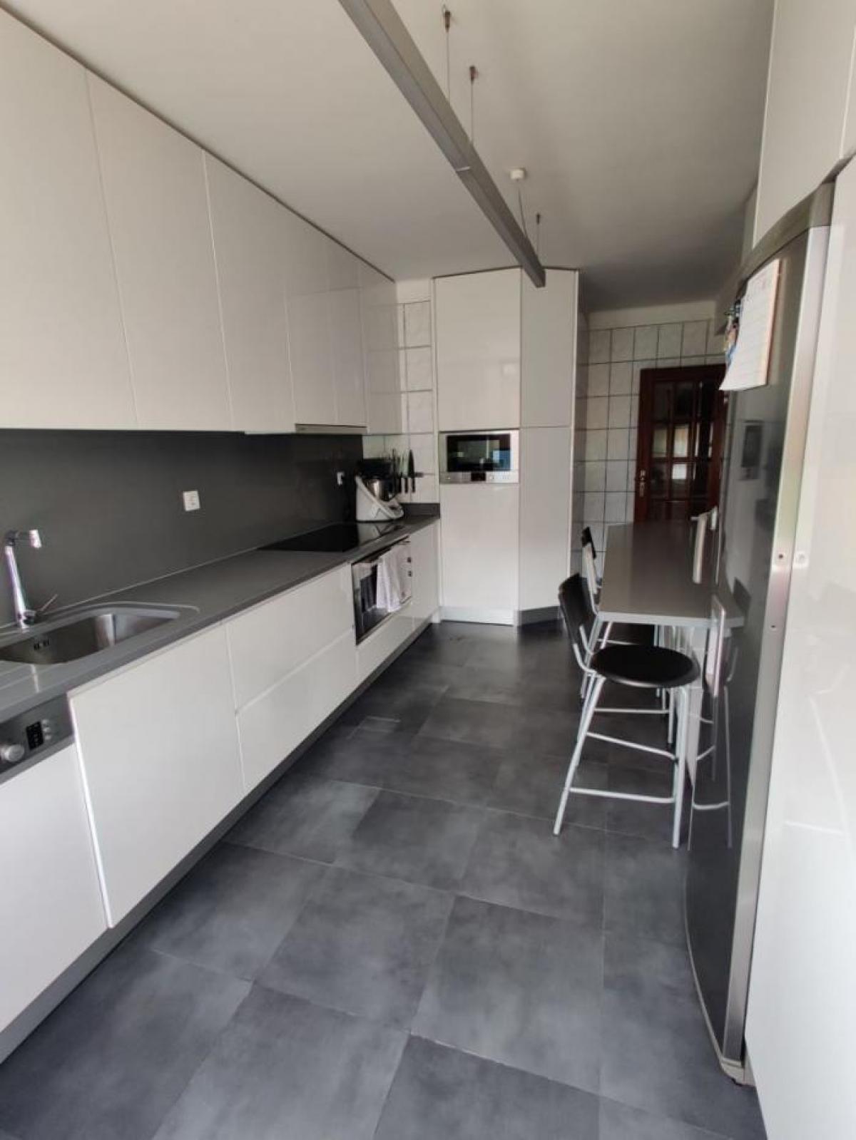 Picture of Apartment For Sale in Braga, Entre-Douro-e-Minho, Portugal