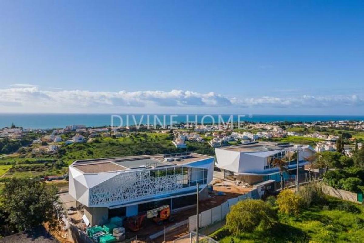Picture of Villa For Sale in Albufeira, Algarve, Portugal