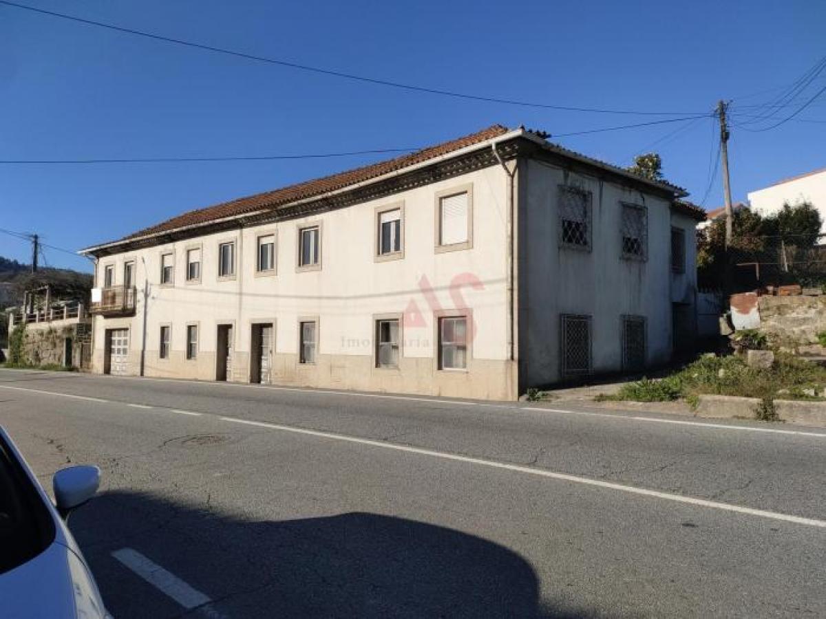 Picture of Home For Sale in Guimaraes, Entre-Douro-e-Minho, Portugal