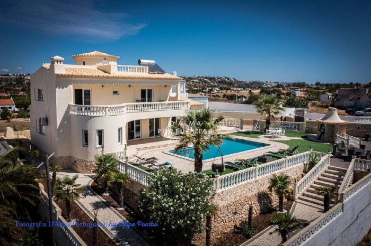 Picture of Villa For Sale in Albufeira, Algarve, Portugal