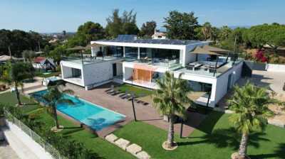 Villa For Sale in Lagoa, Portugal