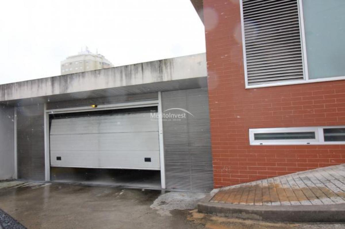 Picture of Retail For Sale in Braga, Entre-Douro-e-Minho, Portugal