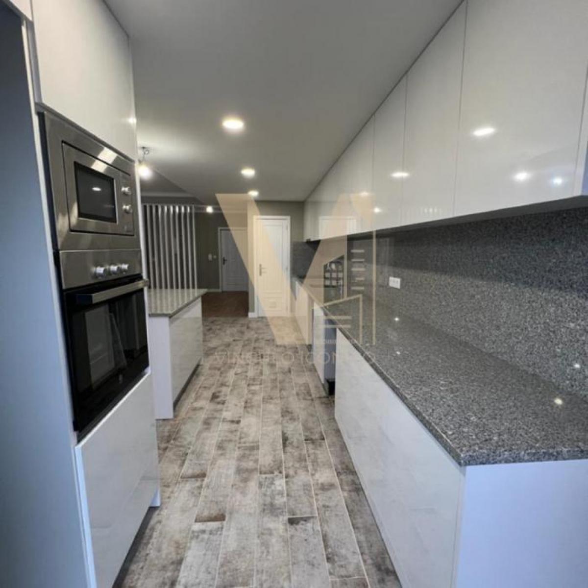 Picture of Apartment For Sale in Braga, Entre-Douro-e-Minho, Portugal