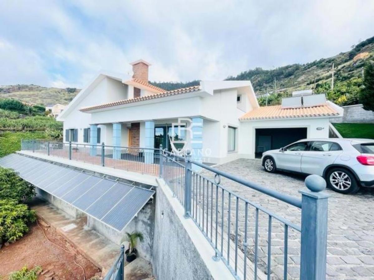 Picture of Villa For Sale in Calheta, Madeira, Portugal