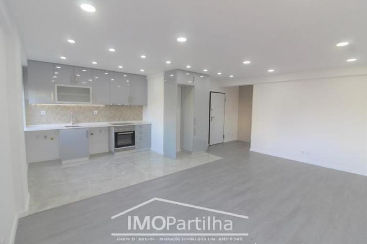 Picture of Apartment For Sale in Sintra, Estremadura, Portugal
