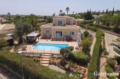 Villa For Sale in Carvoeiro, Portugal