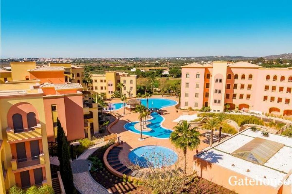 Picture of Villa For Sale in Vilamoura, Algarve, Portugal