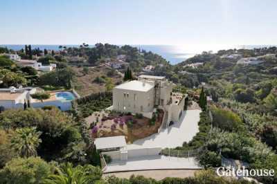 Villa For Sale in Carvoeiro, Portugal
