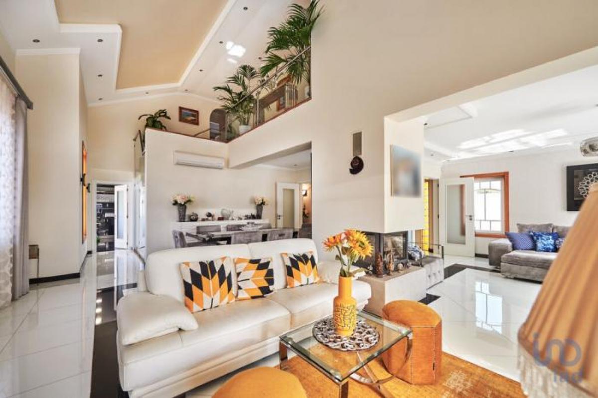 Picture of Home For Sale in Cascais, Estremadura, Portugal