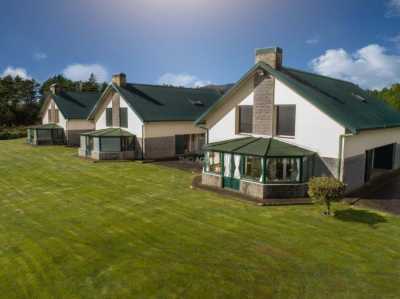 Villa For Sale in Santa Cruz, Portugal