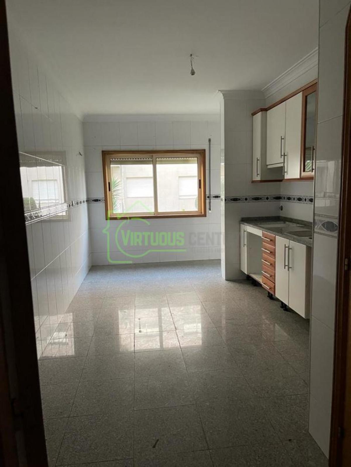 Picture of Apartment For Sale in Vila Nova De Gaia, Eastern Tobago, Portugal