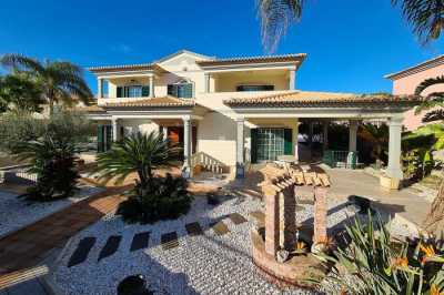 Villa For Sale in Albufeira, Portugal