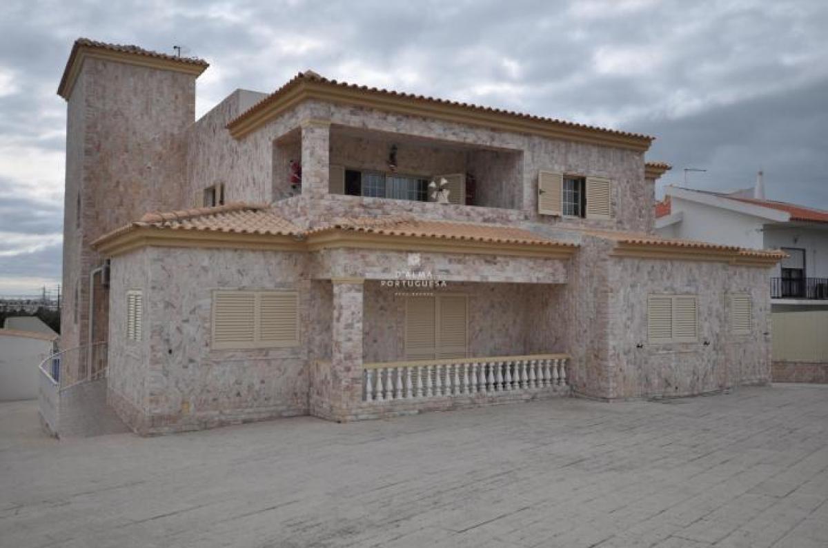 Picture of Villa For Sale in Albufeira, Algarve, Portugal