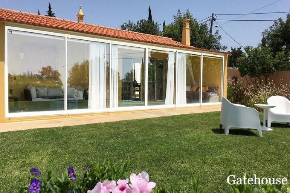 Picture of Villa For Sale in Santa Barbara De Nexe, Faro, Portugal