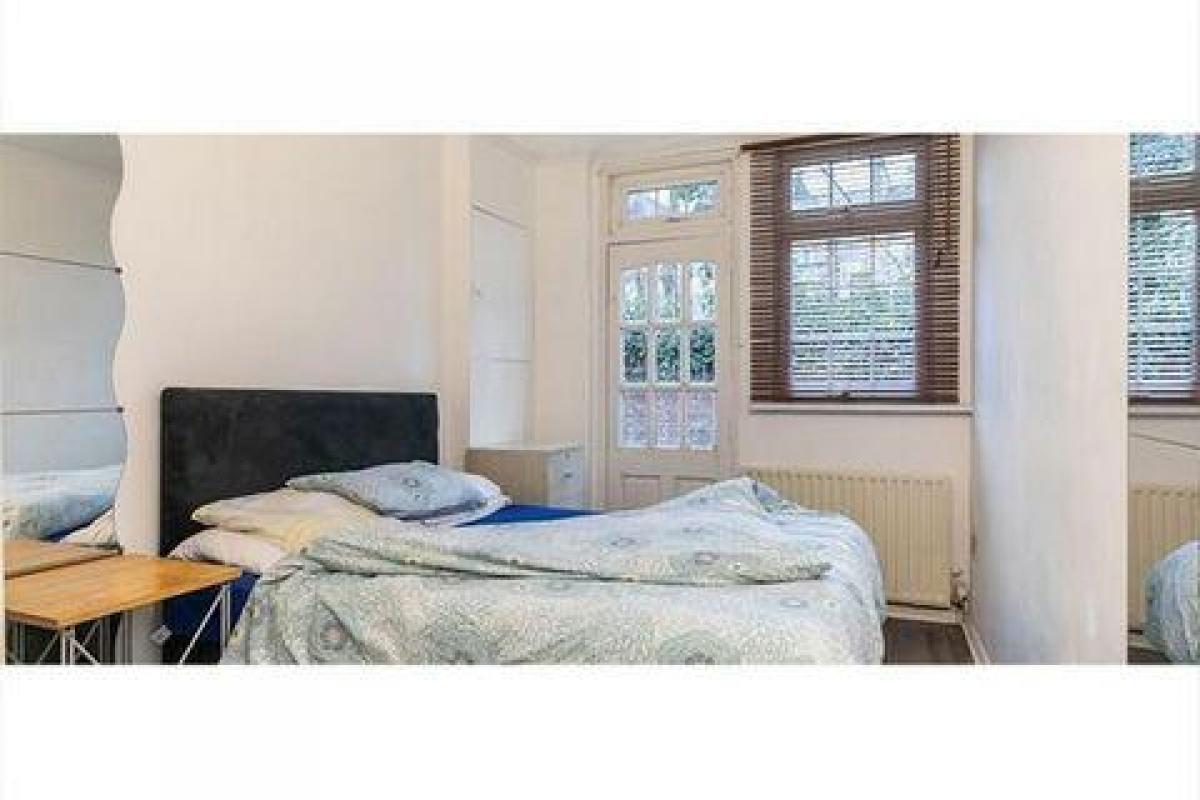 Picture of Home For Sale in London, Greater London, United Kingdom