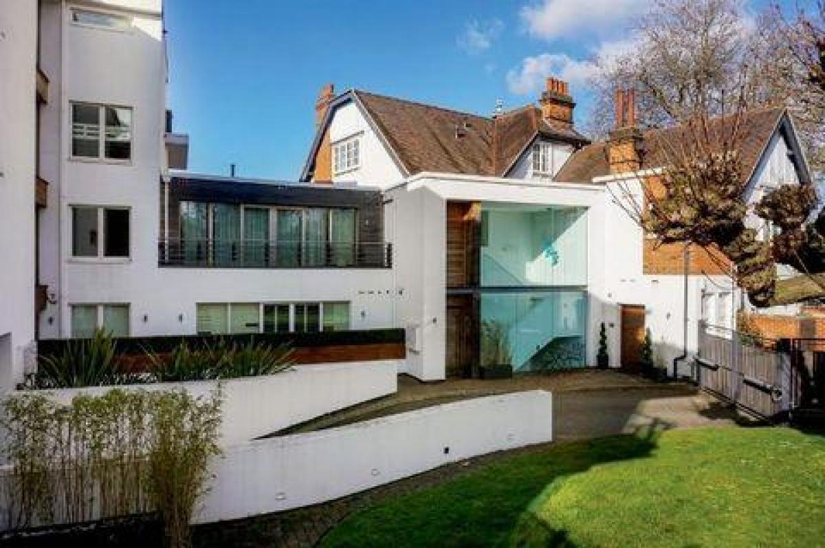 Picture of Home For Sale in Richmond, Greater London, United Kingdom