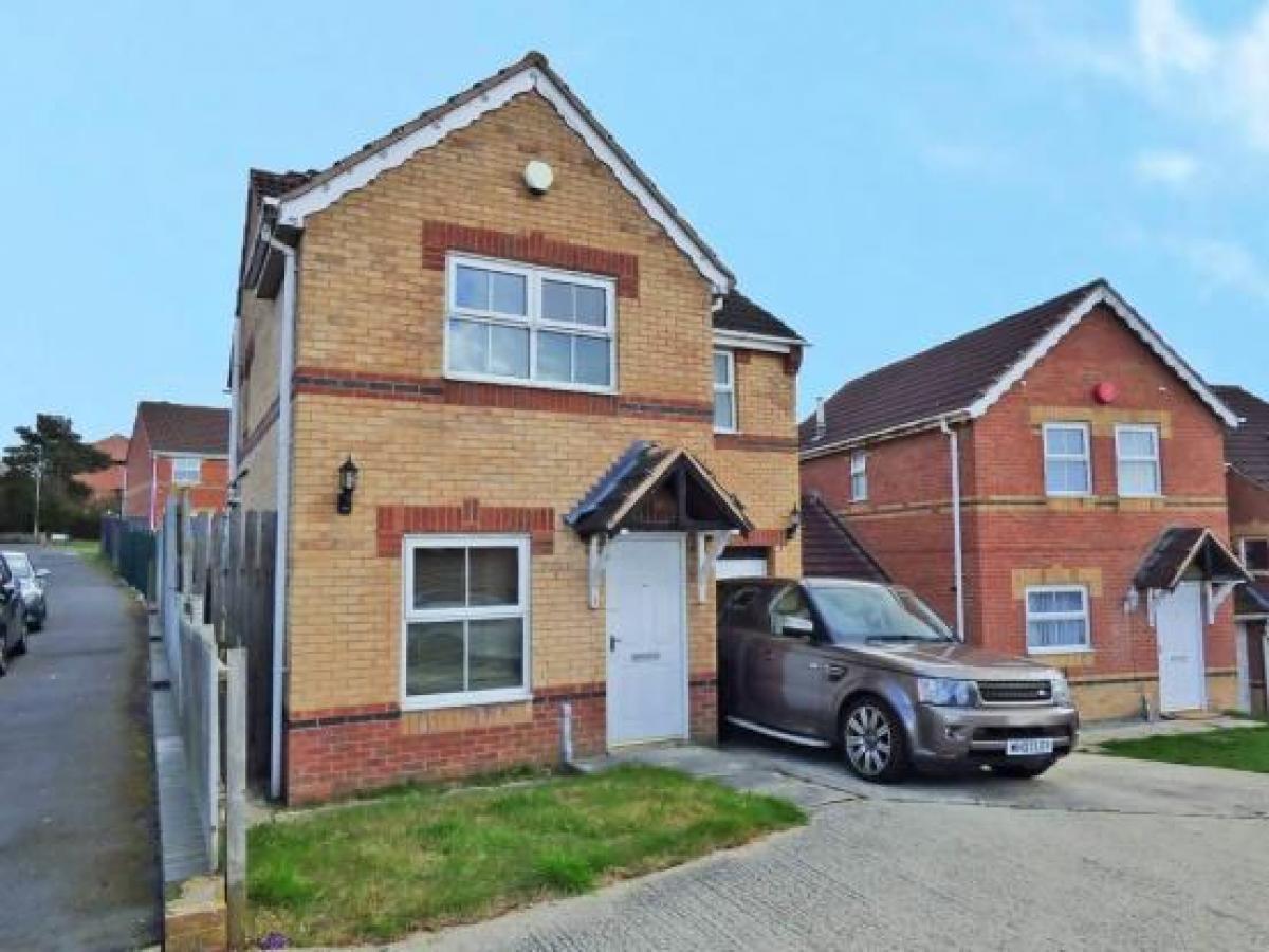 Picture of Home For Sale in Heckmondwike, West Yorkshire, United Kingdom