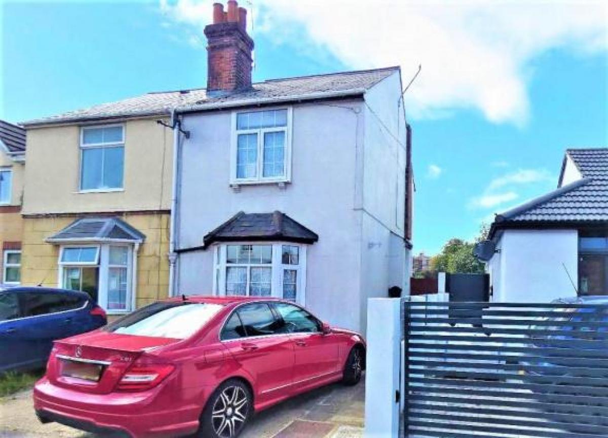 Picture of Home For Sale in Slough, Berkshire, United Kingdom