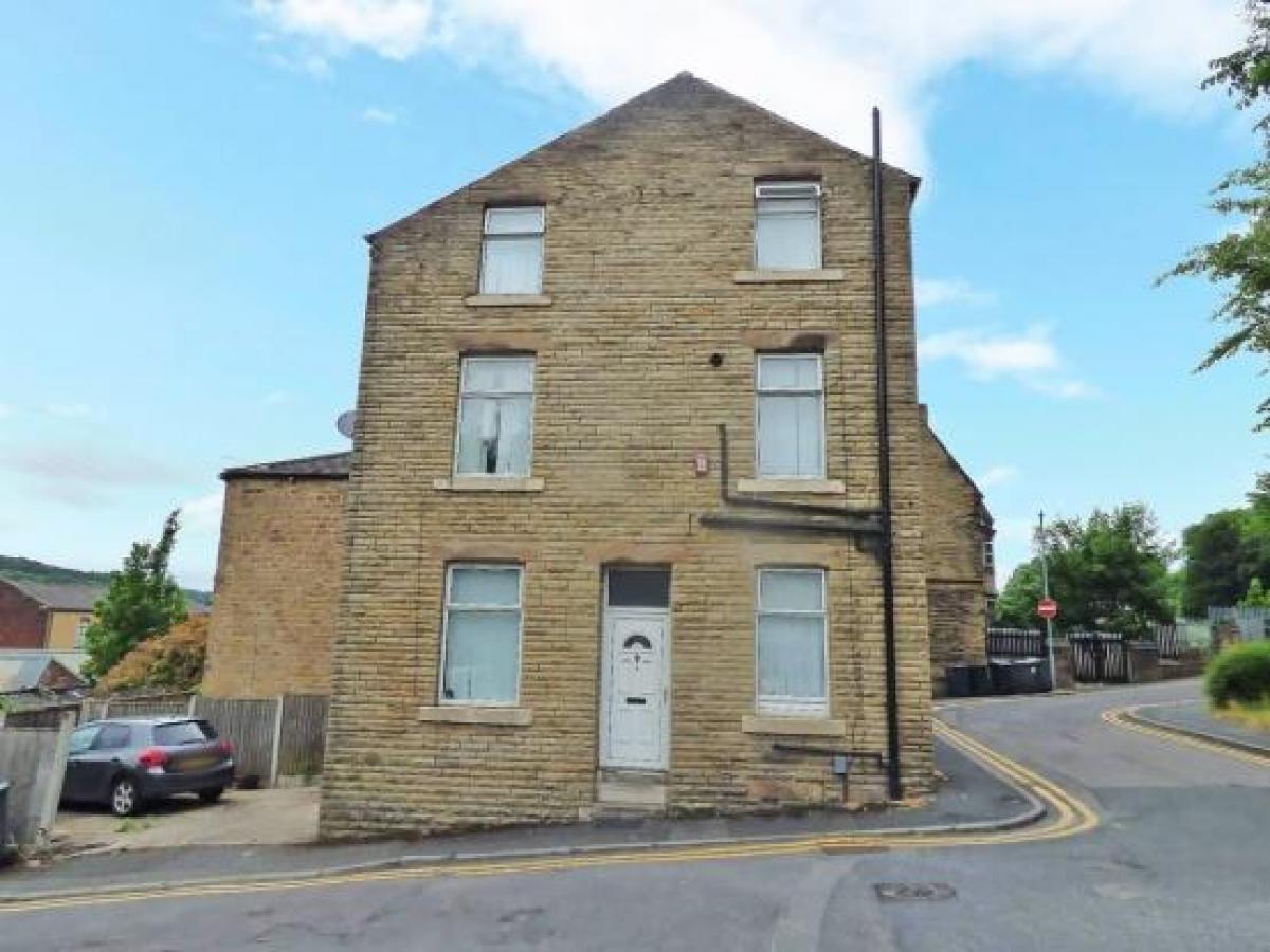 Picture of Home For Sale in Dewsbury, West Yorkshire, United Kingdom