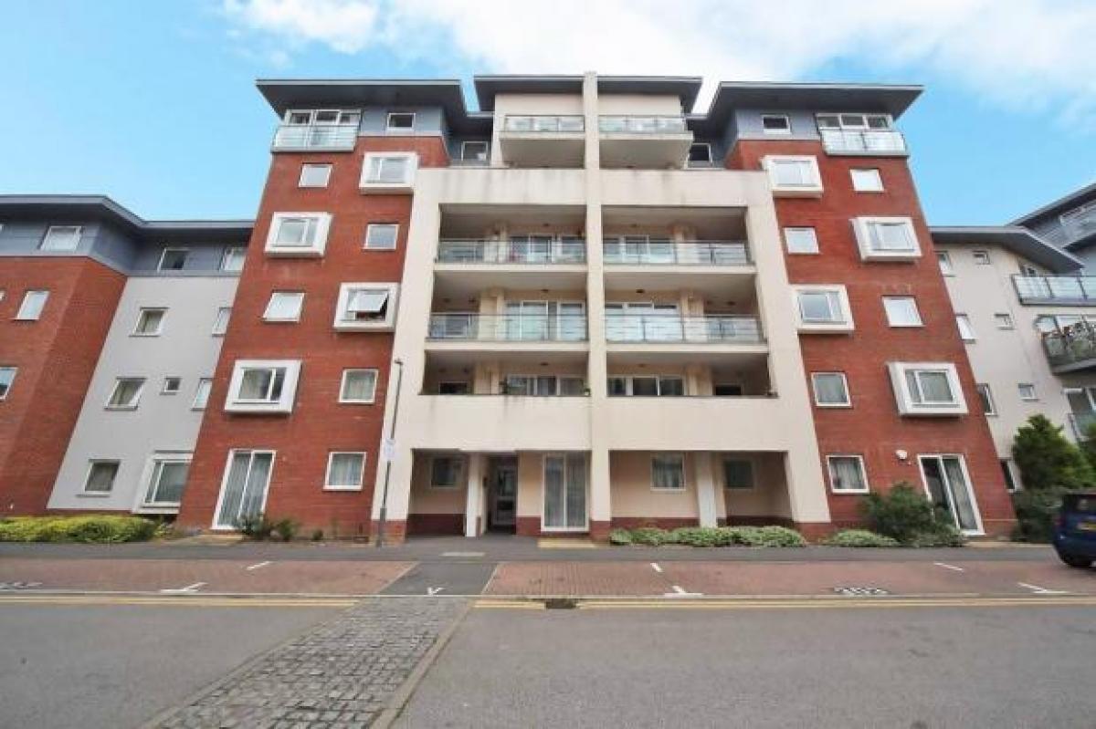 Picture of Apartment For Sale in Aylesbury, Buckinghamshire, United Kingdom