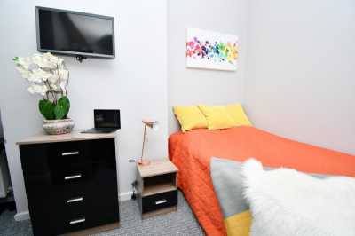 Home For Sale in Huddersfield, United Kingdom