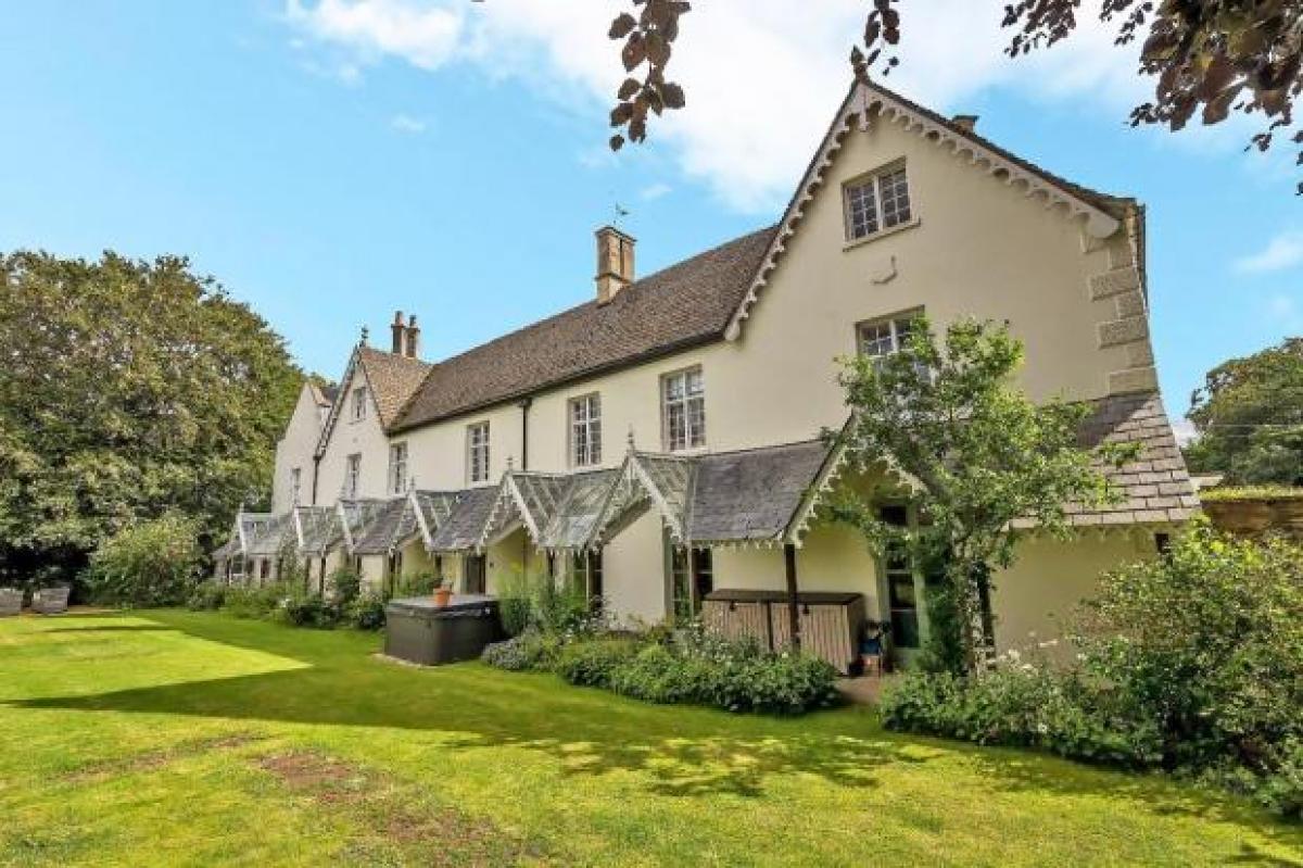 Picture of Home For Sale in Swindon, Wiltshire, United Kingdom