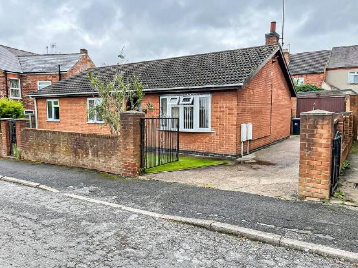 Picture of Bungalow For Sale in Nottingham, Nottinghamshire, United Kingdom