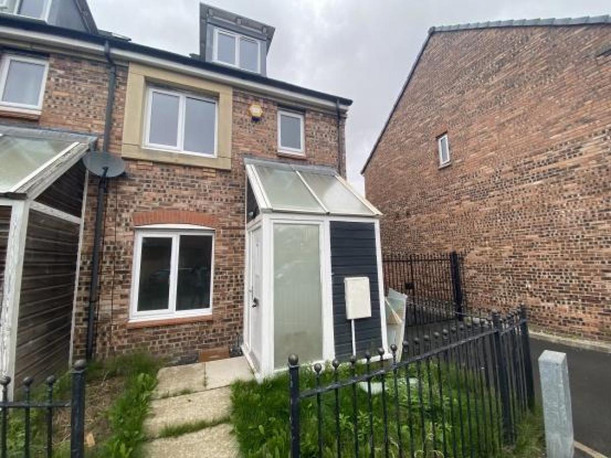 Picture of Home For Sale in Oldham, Greater Manchester, United Kingdom