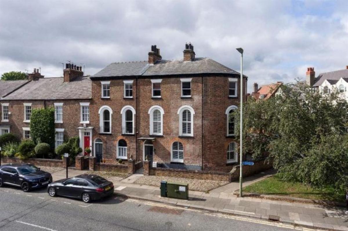 Picture of Home For Sale in Darlington, County Durham, United Kingdom