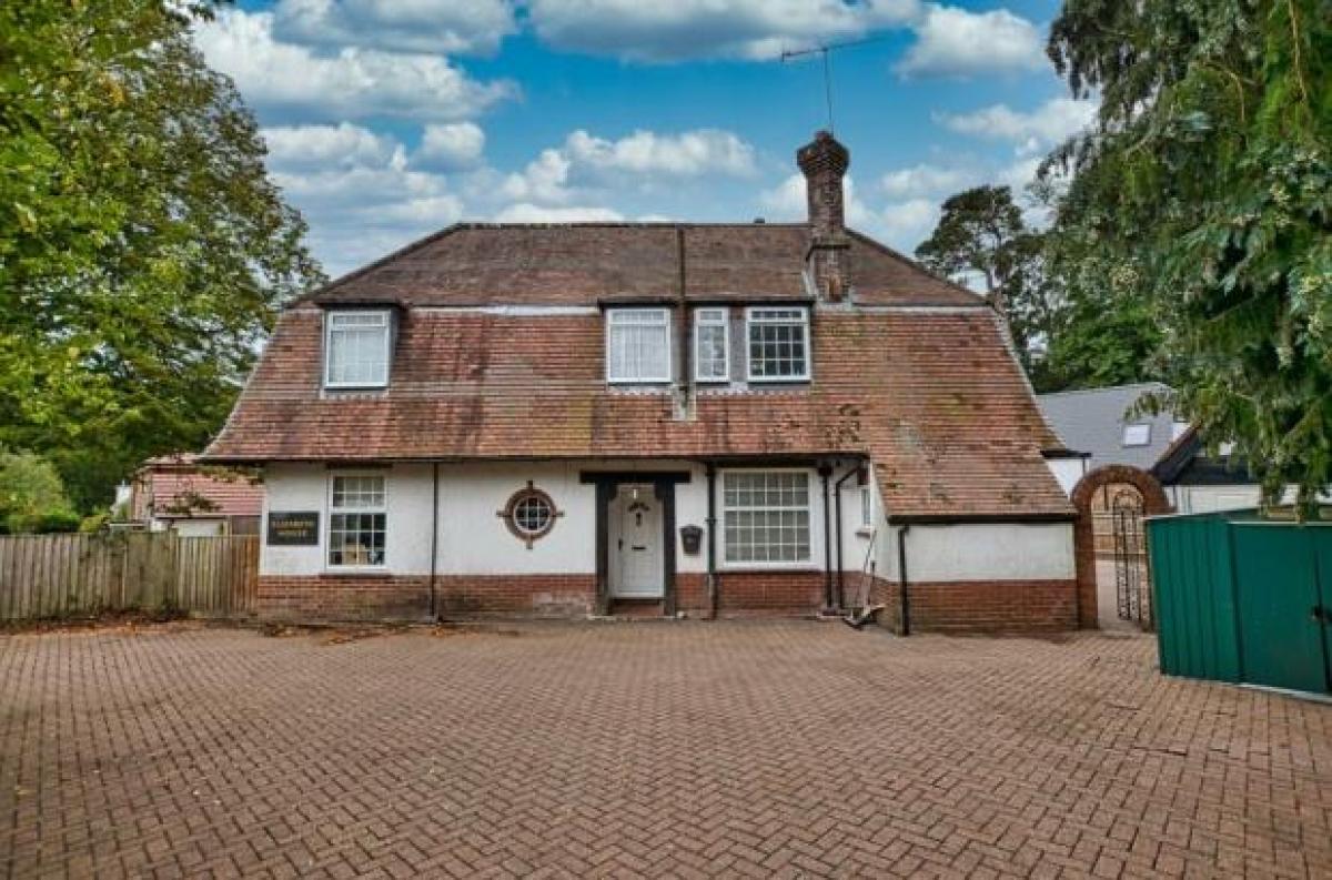 Picture of Home For Sale in Waterlooville, Hampshire, United Kingdom