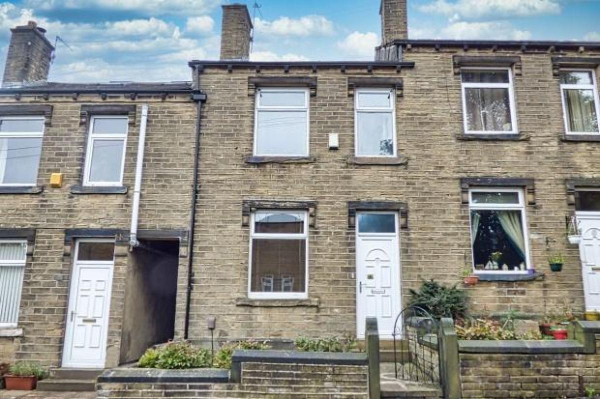 Picture of Home For Sale in Huddersfield, West Yorkshire, United Kingdom