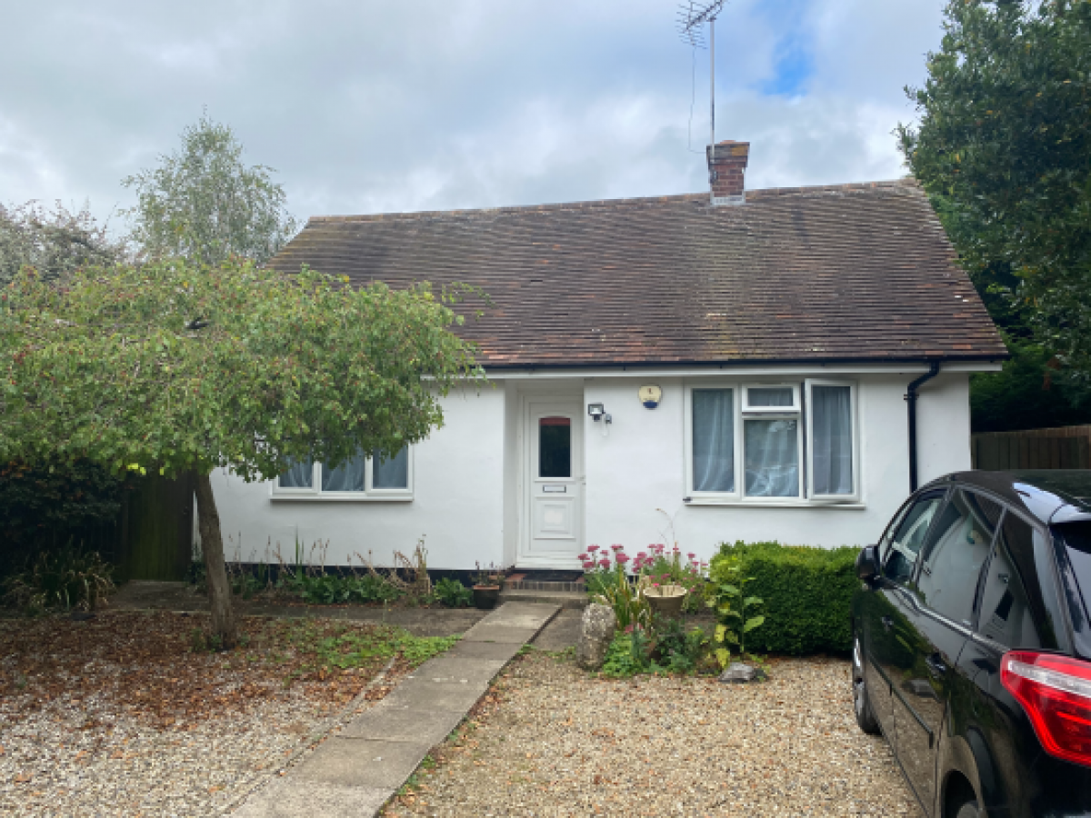 Picture of Bungalow For Sale in Oxford, Oxfordshire, United Kingdom