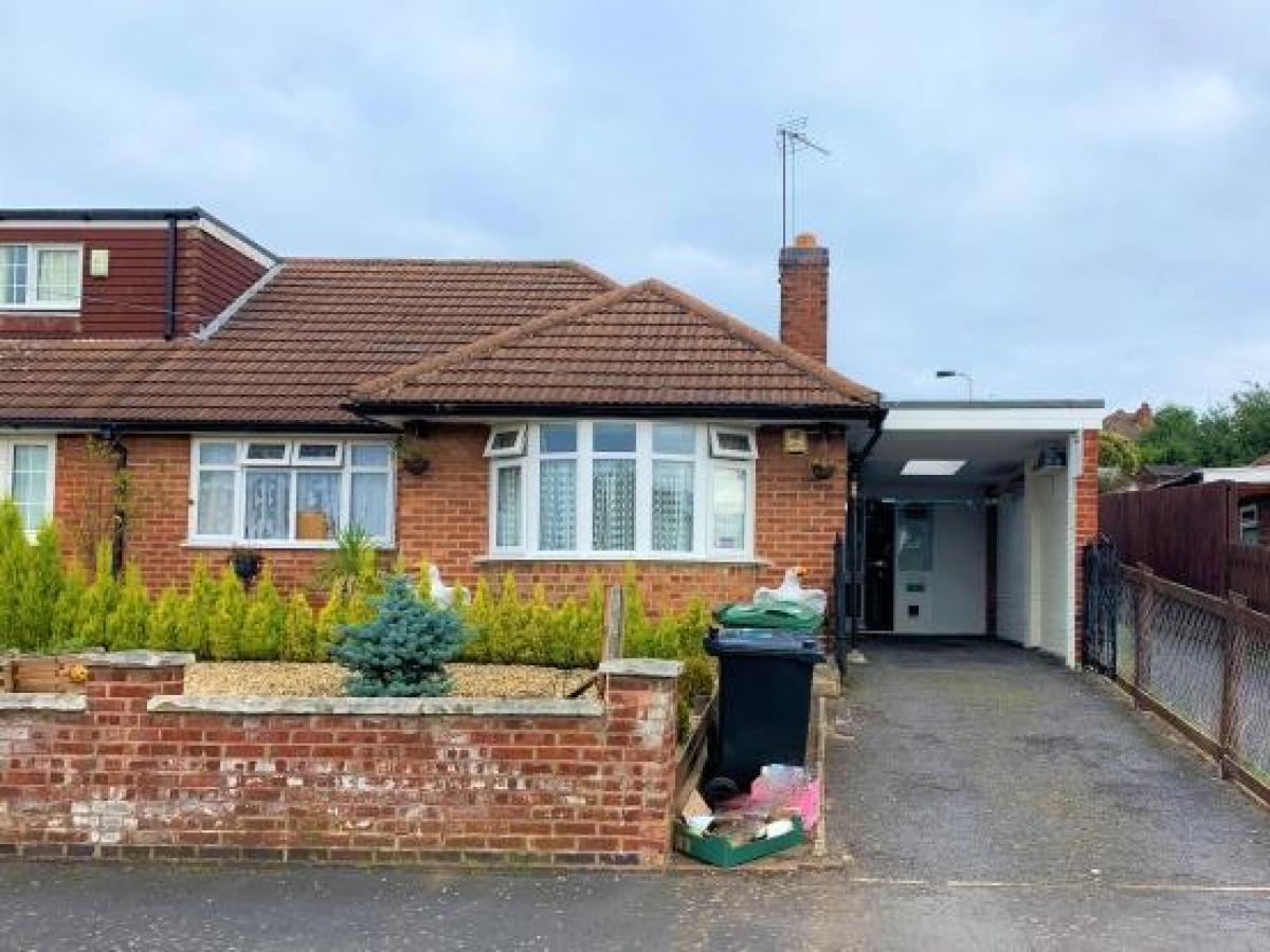 Picture of Bungalow For Sale in Leicester, Leicestershire, United Kingdom