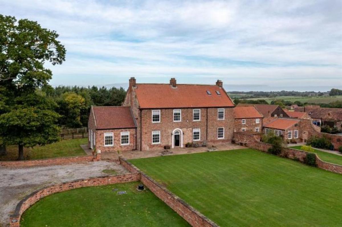 Picture of Home For Sale in Darlington, County Durham, United Kingdom