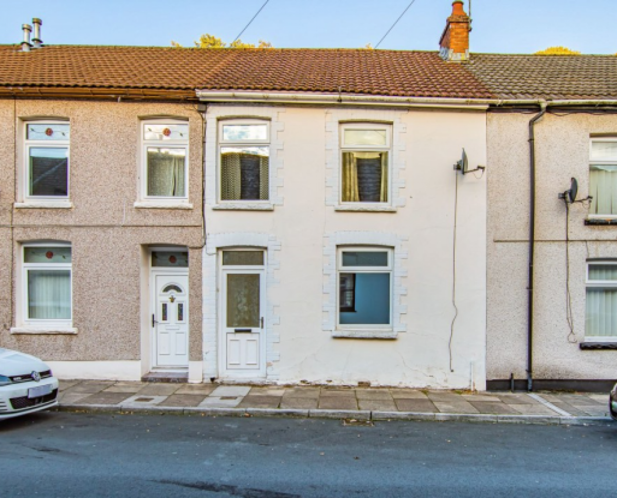 Picture of Home For Sale in Porth, Mid Glamorgan, United Kingdom