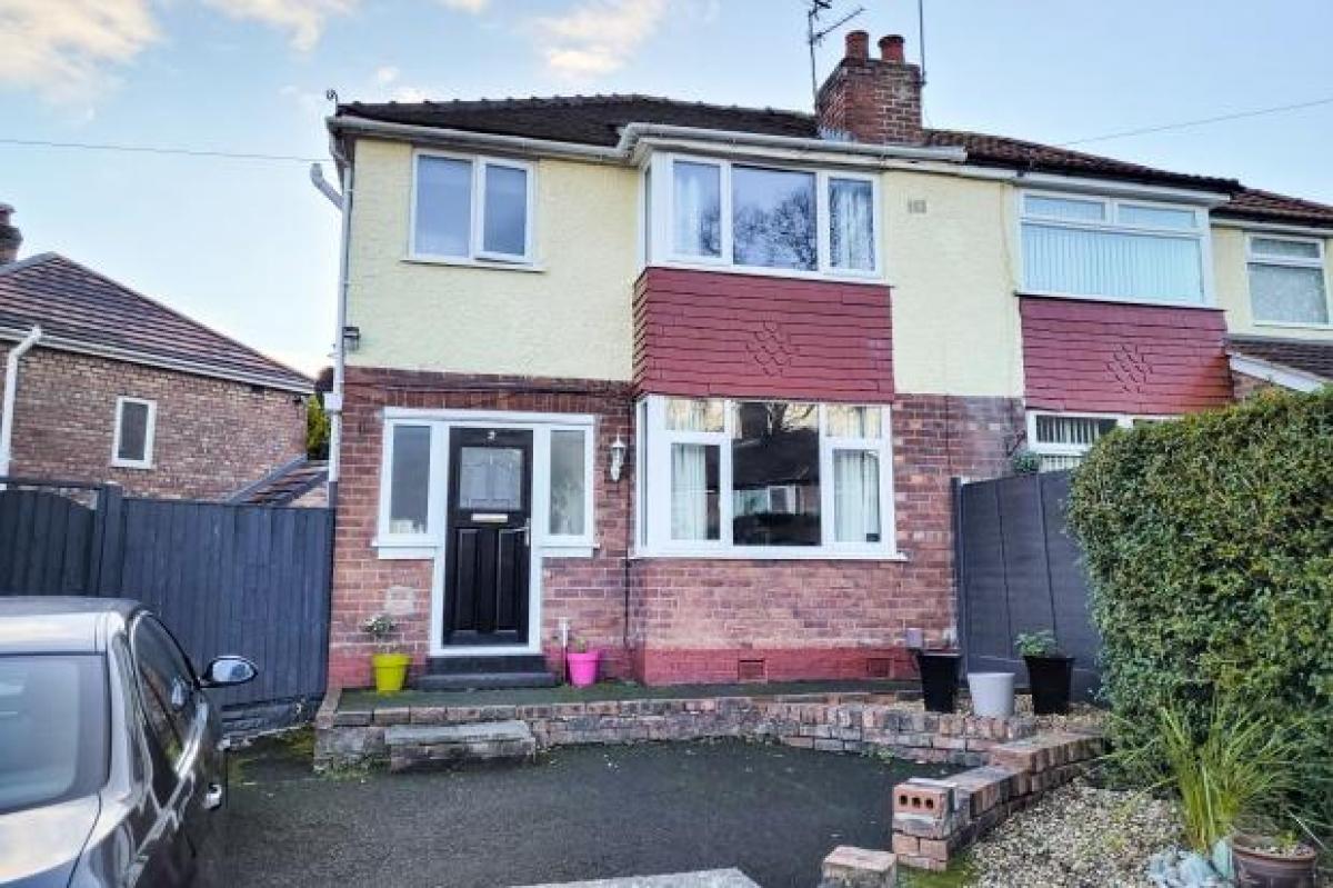 Picture of Home For Sale in Runcorn, Cheshire, United Kingdom