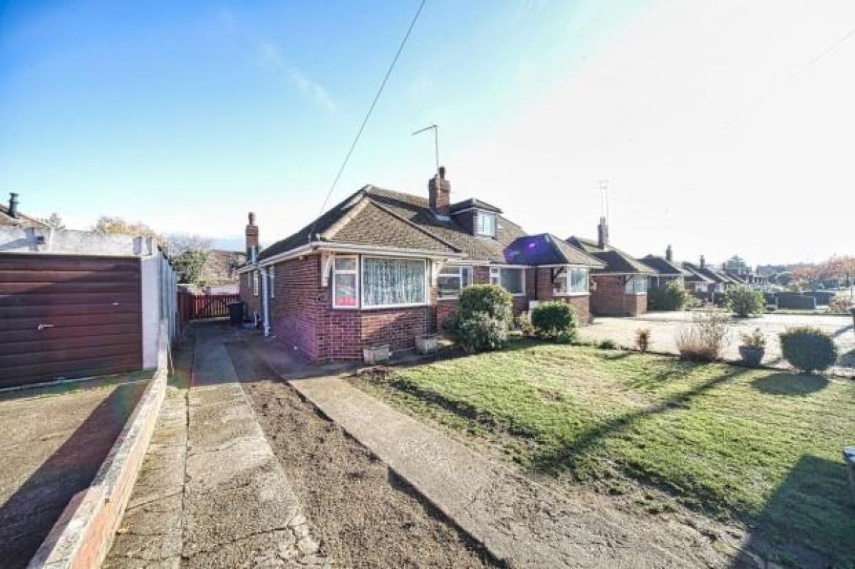 Picture of Bungalow For Sale in Leighton Buzzard, Bedfordshire, United Kingdom